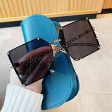 Load image into Gallery viewer, New Fashion Super Large Gradient Sunglasses With Retro Alloy Chain