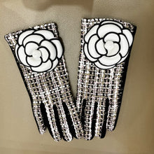 Load image into Gallery viewer, Beautiful Designer Warm Women Gloves w/ Large Flower Design